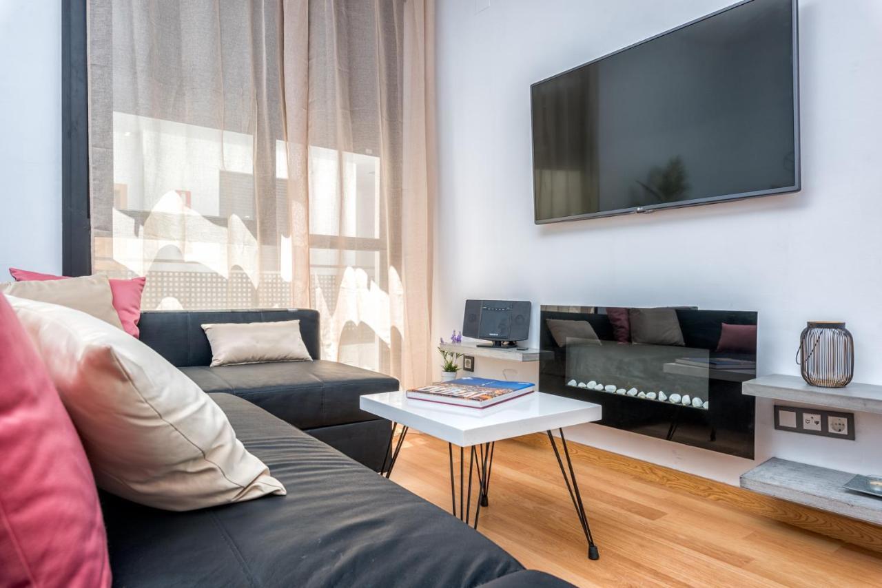 Atico Con Terraza Ac 1Hab En El Centro Y Piscina Comunitaria Daire Málaga Dış mekan fotoğraf