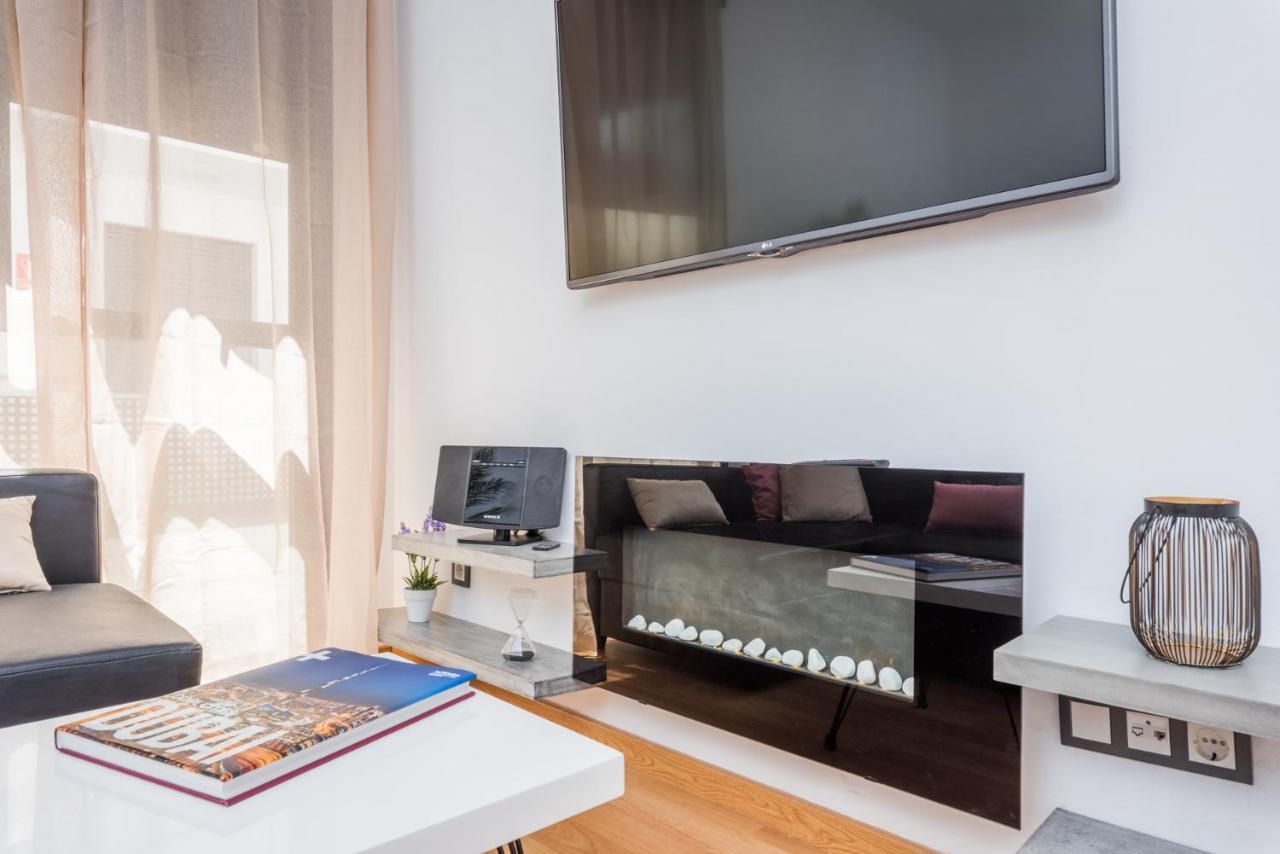 Atico Con Terraza Ac 1Hab En El Centro Y Piscina Comunitaria Daire Málaga Dış mekan fotoğraf