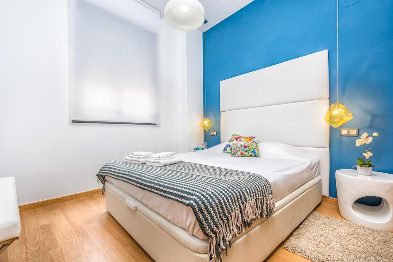 Atico Con Terraza Ac 1Hab En El Centro Y Piscina Comunitaria Daire Málaga Dış mekan fotoğraf
