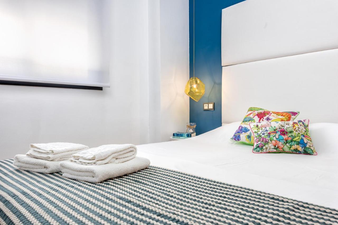Atico Con Terraza Ac 1Hab En El Centro Y Piscina Comunitaria Daire Málaga Dış mekan fotoğraf
